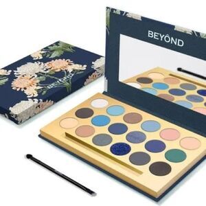 Beyond Daisy Chain Shimmer and Matte Eyeshadow Palette